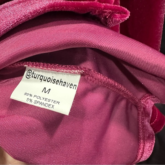 NEW Turquoise Haven pink velvet top Sz M. - Picture 2 of 4